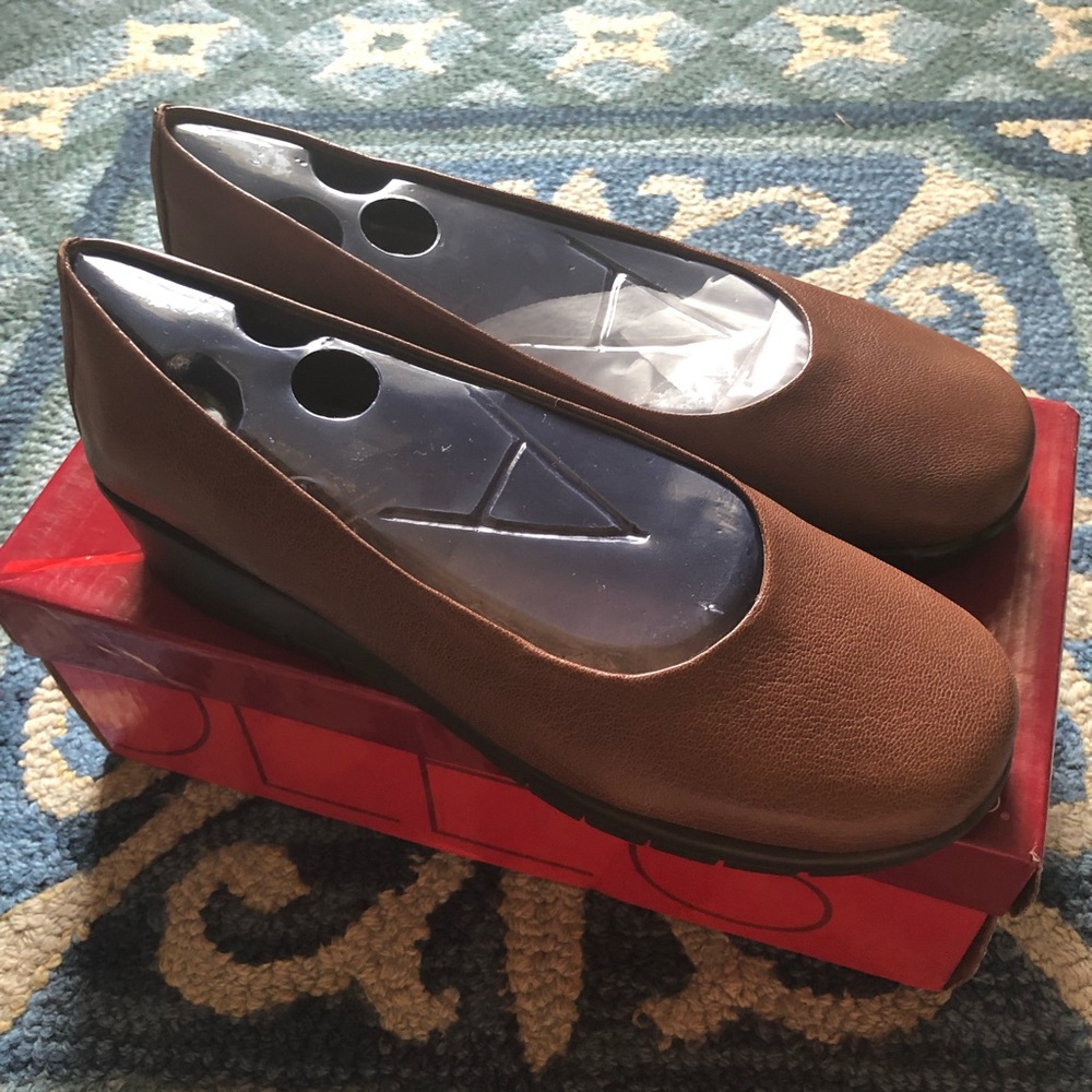 NWT Aerosoles tan Lantern shoes